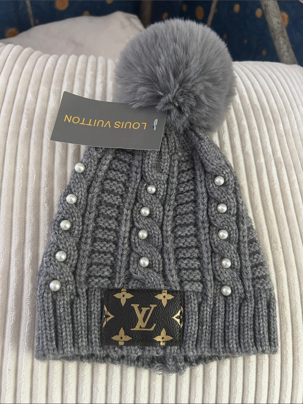 100% Acrylic Gray Knit Pom-Pearl Beanie.